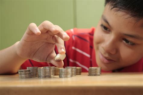 お小遣い 何歳から ～子供のお金教育の始まり～